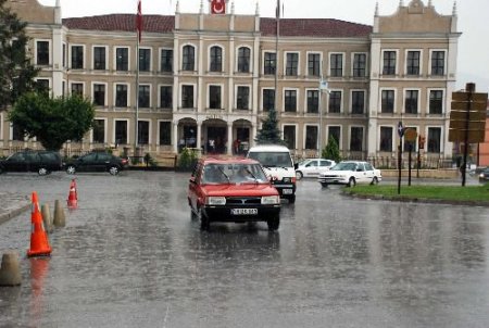 Bolu'da Sağanak Yağış Etkili Oldu