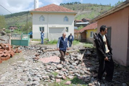 Bolu’da Selden Zarar Gören Köyde Hasar Tesbiti Yapılıyor