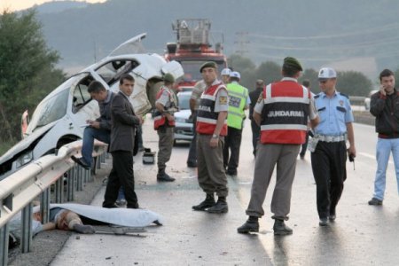 Bolu’da Trafik Kazası: 2 Ölü, 1 Yaralı