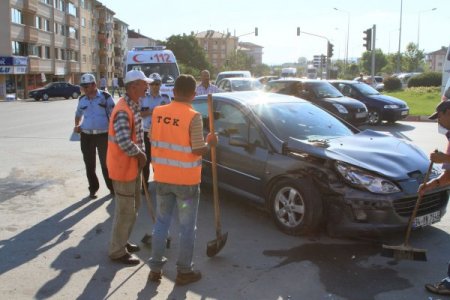 Boluda Trafik Kazası: 3 Polis Yaralı
