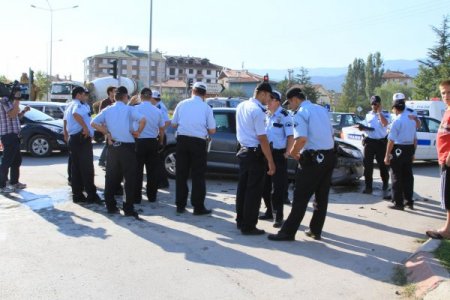 Boluda Trafik Kazası: 3 Polis Yaralı