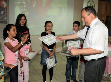 Bolu'da yaz etkinliklerine katılan öğrencilere sertifikaları verildi