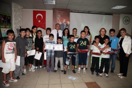 Bolu'da yaz etkinliklerine katılan öğrencilere sertifikaları verildi