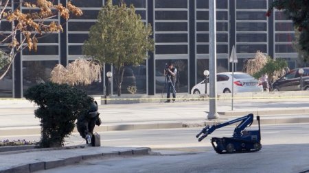 Bomba imha robotunun aküsü bitince devreye insan eli girdi