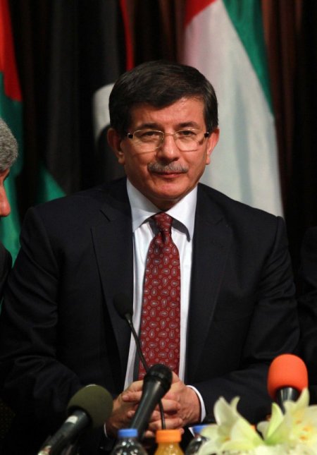 Bombardıman altında Gazze'ye Davutoğlu ve 9 Arap ülkesi bakandan tarihi ziyaret