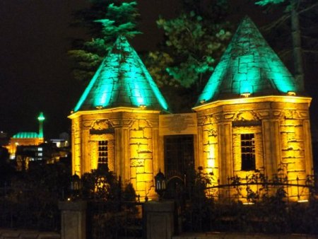 Bor Belediyesi tarihi mekanları ışıklandırıyor