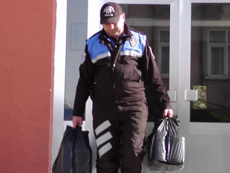 Bor Polisi Muhtaç Ailelere Yardım Etti
