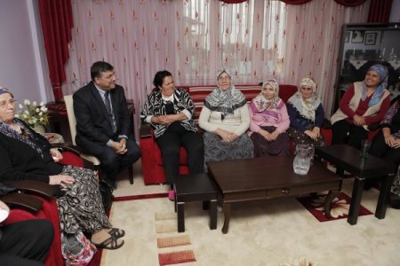 Bornova Belediye Başkanı Sındır, kadın gününe misafir oldu