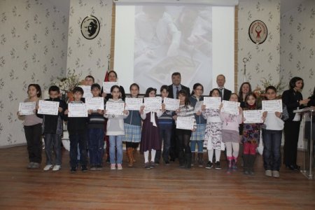 Bornova Belediyesi 300 genç kâşife belge verdi