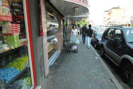 Bornova'da Kaldırım İşgallerine Son