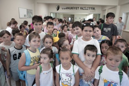 Bornova’da Üç Ayda 2 Bin Çocuk Yüzme Öğrendi