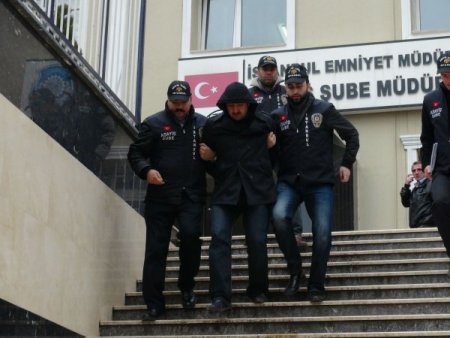 Boşanmak isteyen eşini öldürdü