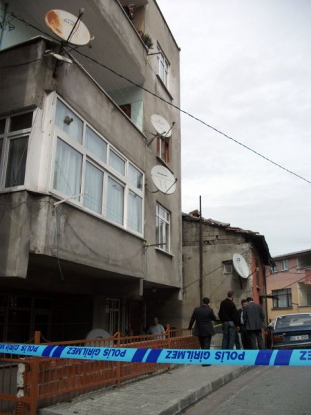 Boşanmak İsteyen Eşini Vurduktan Sonra İntihar Eden Şahsın Durumu Ağır