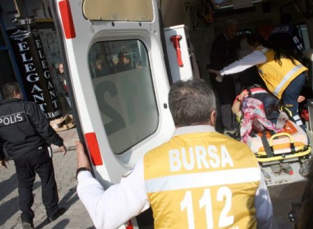 Boşanmak üzere olduğu eşini pompalı tüfekle vurdu