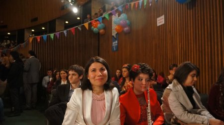 Bosnalı yetim öğrencinin 'Anne' şiiri öğretmenini ağlattı