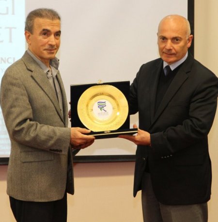 Bostancı: Siyaset, dünyanın her yerinde ikiyüzlü bir kimliğe sahiptir