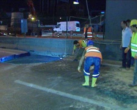 Bostancı'da Yol Çöktü, 7 Metre Derinliğinde Çukur Oluştu