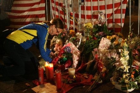 Bostonlular patlamaların şokunu atlatmaya çalıyor