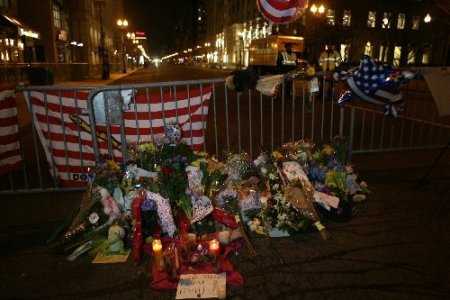 Bostonlular patlamaların şokunu atlatmaya çalıyor