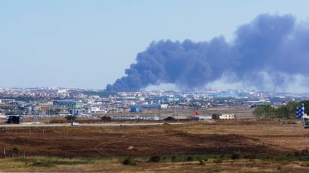 Boya Fabrikası Yangınında Çıkan Duman Gökyüzünü Kapladı