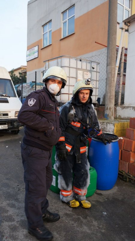 Boya fabrikasındaki yangın kontrol altında