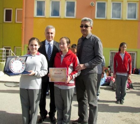 Boyabat Yaşar Topçu YBO’nun başarılı öğrencilerine ödül verildi