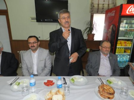 Boyabatlı emekli imamlar kahvaltıda buluştu