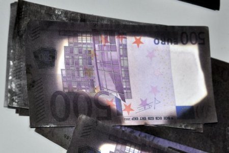 Boyalı Banknotlarla İşadamının 170 Bin Euro Parasını Çarptılar