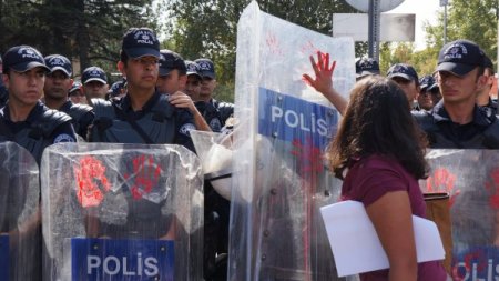 Boyalı protestoya polisten ‘streçli’ önlem