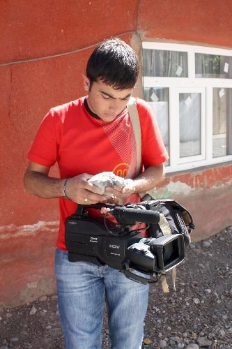 Boynu Zedelenen Güvercine Gazeteciler Sahip Çıktı