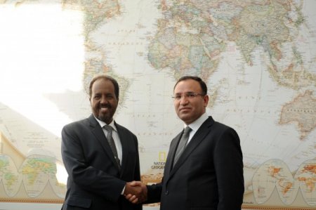 Bozdağ: Bahçeli, 9 ışıktan ışık almıyor, ışığı başka yerlerden aldığı açık