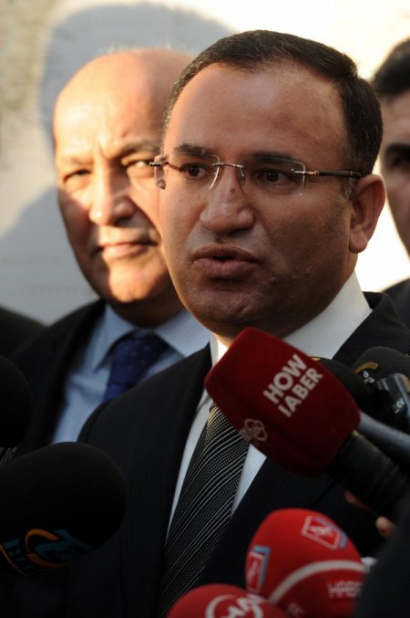 Bozdağ: Bahçeli, 9 ışıktan ışık almıyor, ışığı başka yerlerden aldığı açık