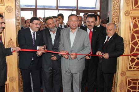 Bozdağ: Camiler İnsanların Gönül Bütçesinden Yapılan Mabetlerdir