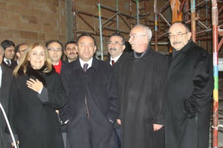 Bozdağ: Cemevlerine hukuki statü tanınmalıdır