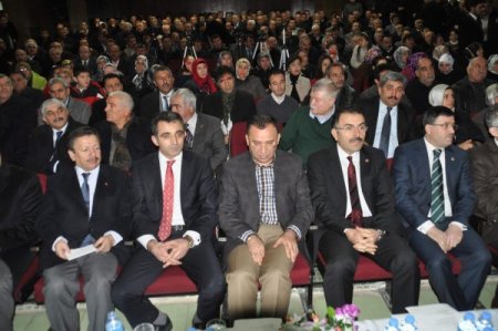 Bozdağ: Hükümet terörün bitmesi için taşın altına elini değil gövdesini koydu