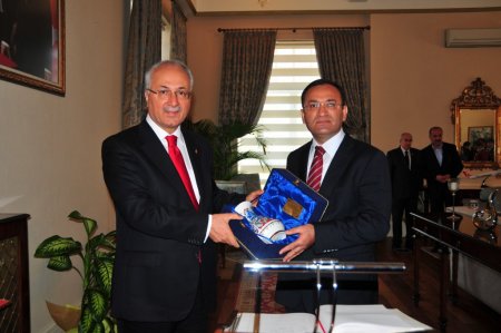 Bozdağ: İsrail, Mavi Marmara olayıyla ilgili çok açık bir şekilde özür diledi