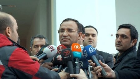 Bozdağ: Kimse fikir özgürlüğü ile küfür özgürlüğünü birbirine karıştırmamalı