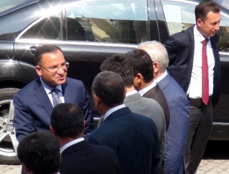 Bozdağ: Milletimizin aleyhine hiçbir şeyin altına imza atmadık (1)