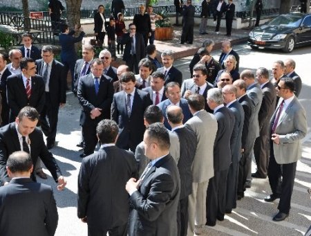 Bozdağ: Öcalan'a ev hapsi söylentisi şehir efsanesi