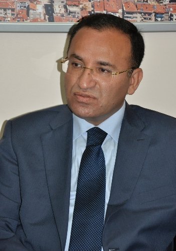 Bozdağ: Öcalan'a ev hapsi söylentisi şehir efsanesi