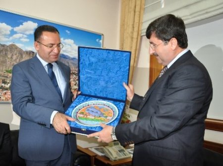 Bozdağ: Öcalan'a ev hapsi söylentisi şehir efsanesi