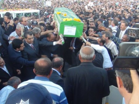 Bozkırın Tezenesi sevgi seliyle son yolculuğuna uğurlandı