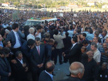 Bozkırın Tezenesi sevgi seliyle son yolculuğuna uğurlandı