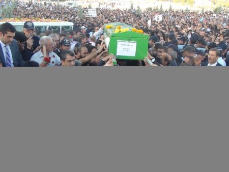 Bozkırın Tezenesi sevgi seliyle son yolculuğuna uğurlandı