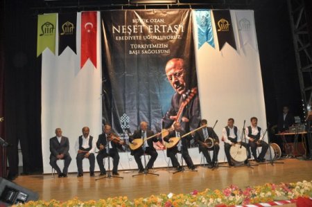 'Bozkırın Tezenesi'ne türkülü anma