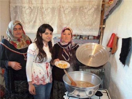 Bozok Üniversitesi Öğrencileri Bozkırdan Topladıkları Çiğdem İle Pilav Pişirdi
