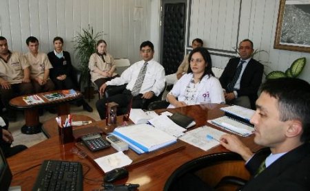 Boztepe Devlet Hastanesi'ndeki Özürlü Personele Karanfil Verildi
