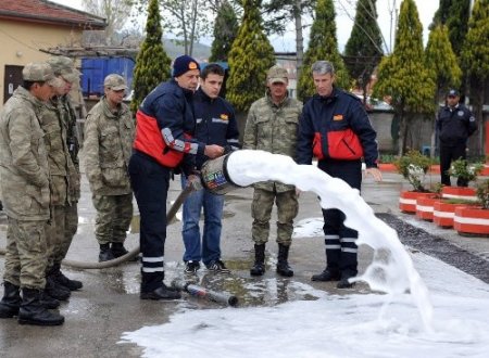 Bozüyük İtfaiyesi'nden askerlere yangın eğitimi