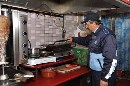 Bozüyük'te restaurantlar denetlendi