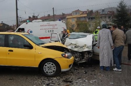 Bozüyük'te Trafik Kazası: 6 Yaralı